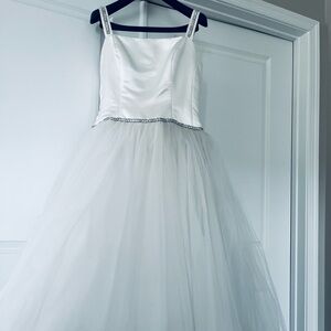 Elegant White Tulle Vintage Wedding Dress